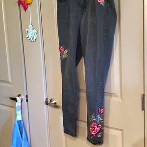 Dark grey flower embroidery jeans